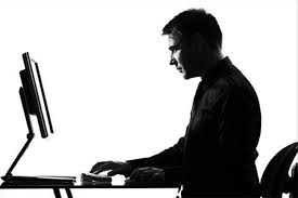 راهکارهایی برای کاهش عوارض خطرناک شغل‌های پشت میزی و نشستن طولانی