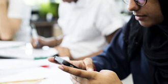 مزایا و معایب استفاده از موبایل توسط دانش آموزان